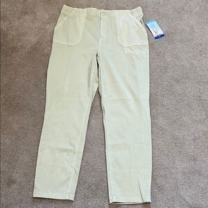 32 Degrees Heat Ladies Medium Relaxed Fit “Tan” Pants NWT